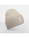 Bonnet à large revers avec patch ton sur ton